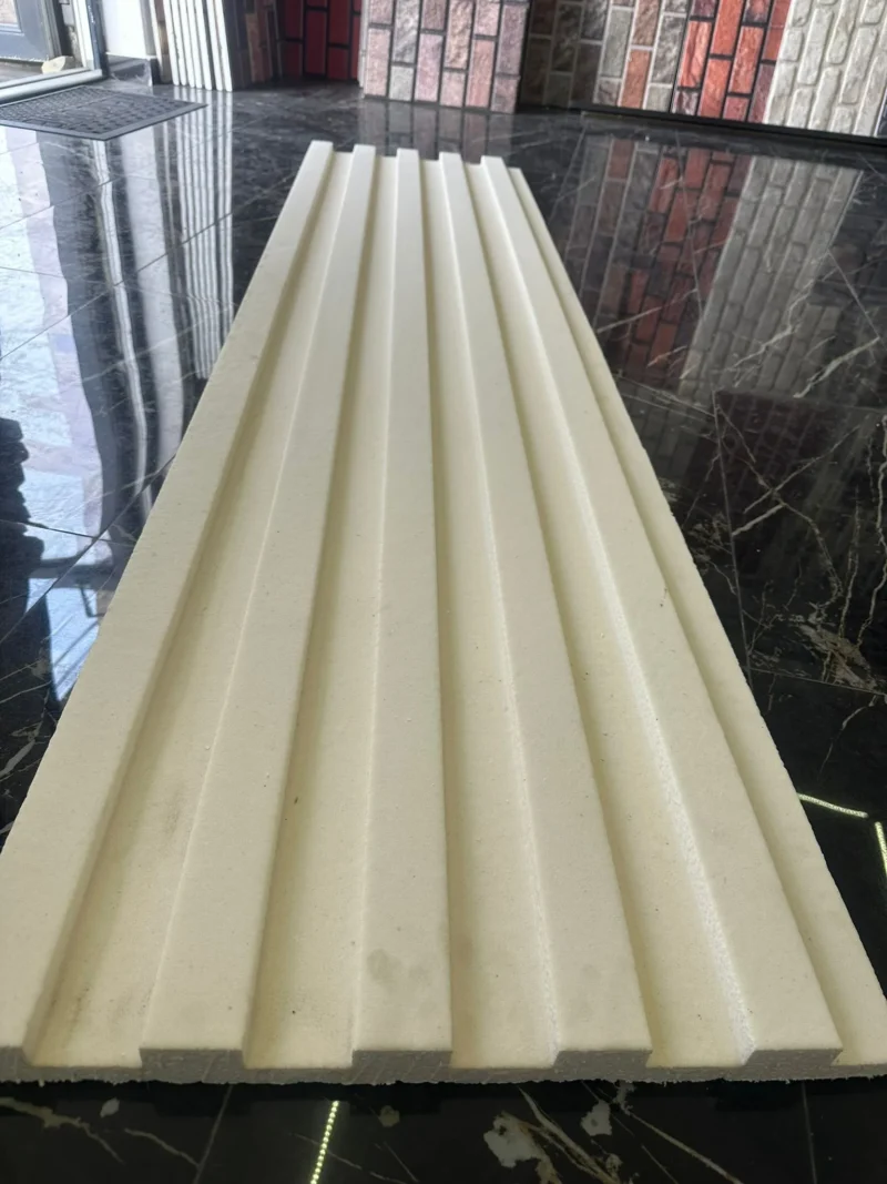 Paneles aislantes tipo listones de madera