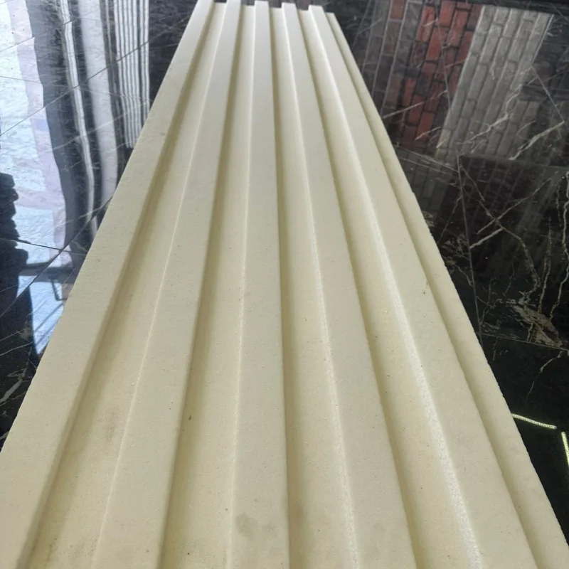 Paneles aislantes tipo listones de madera