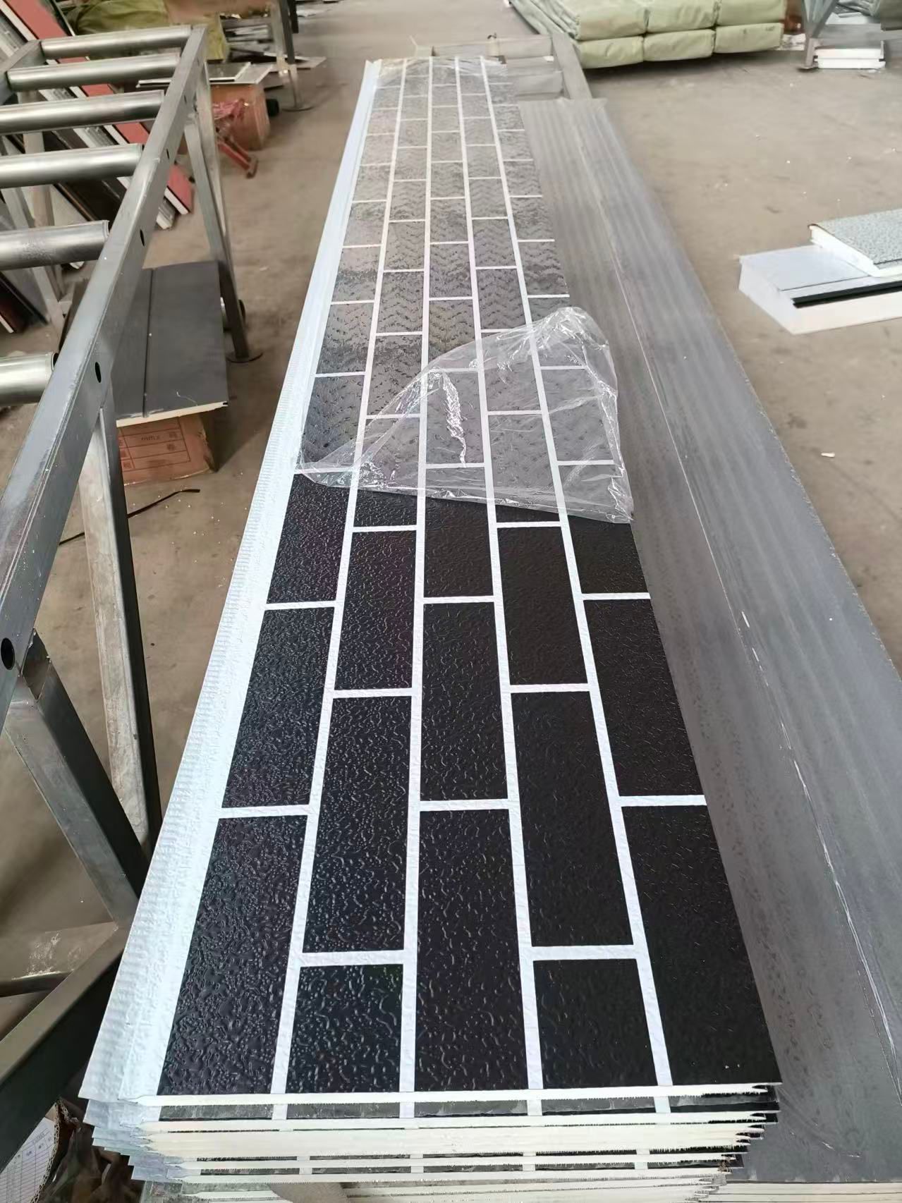 panel sándwich metálico